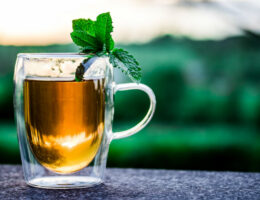 آیا گلو درد دارید؟ این غذاها می توانند درد را کاهش دهند